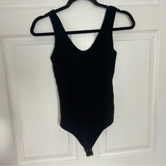 Abercrombie & Fitch Ribbed Knit Scoop Neck Sleeveless Bodysuit Black Size Small - Picture 3 of 9